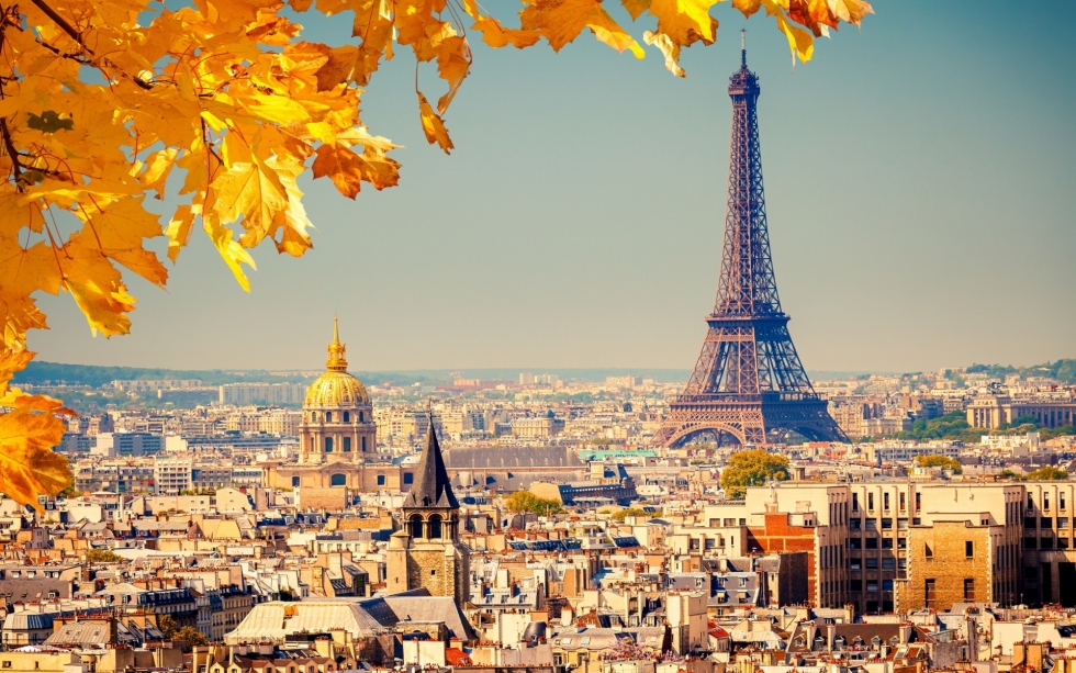 tháp Eiffel lãng mạn buổi chiều thu ở Paris