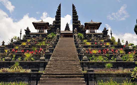 Đền Besakih trên đảo Bali