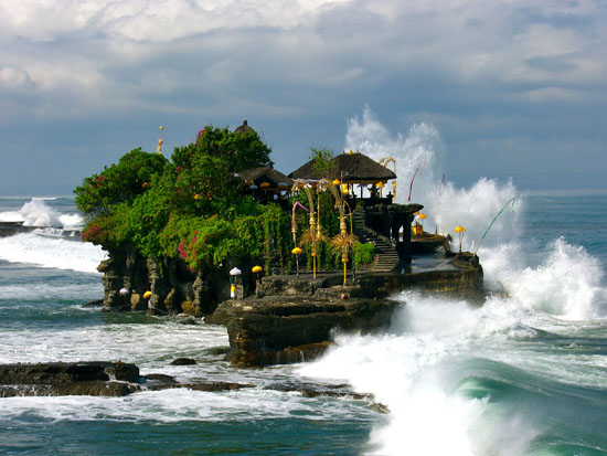 Ngôi đền Tanah Lot đảo Bali