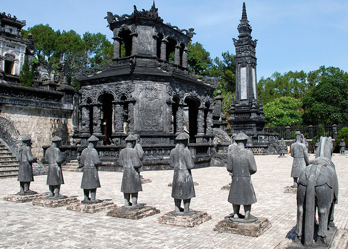 Lăng mộ vua Nguyễn ở Huế