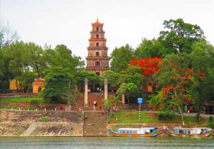 Tham quan 10 ngôi chùa xứ Huế