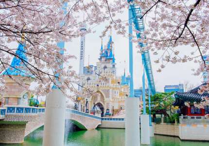 Trải nghiệm công viên giải trí trong nhà lớn nhất thế giới - Lotte World
