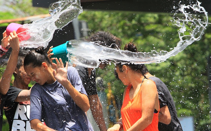  					Lễ hội đón Tết té nước ở Lào				