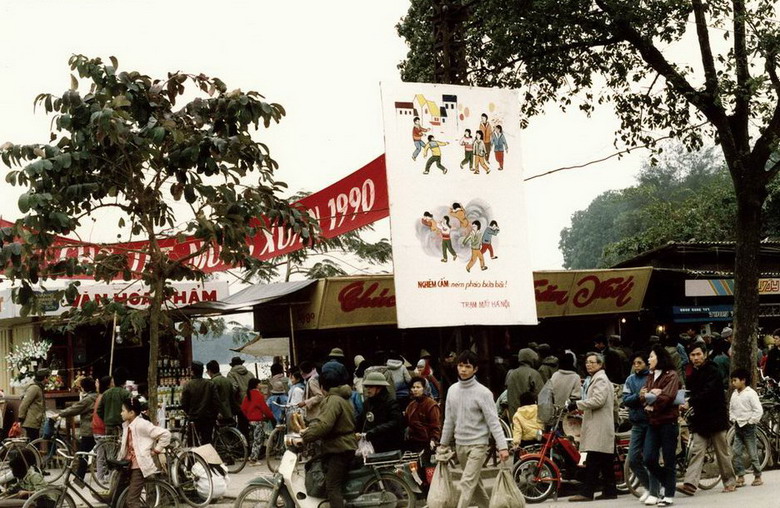  					Cuộc sống người Hà Nội những năm 90				