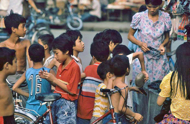  					Tuổi thơ Hà Nội những năm 1990				